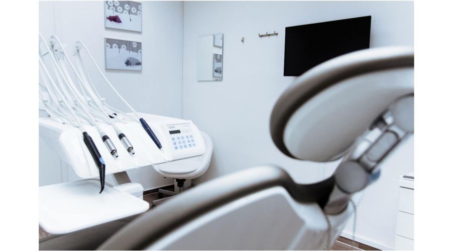 Dotarea minima a unui cabinet stomatologic - ce echipamente sunt obligatorii si cum sa le asiguri pacientilor un mediu primitor?