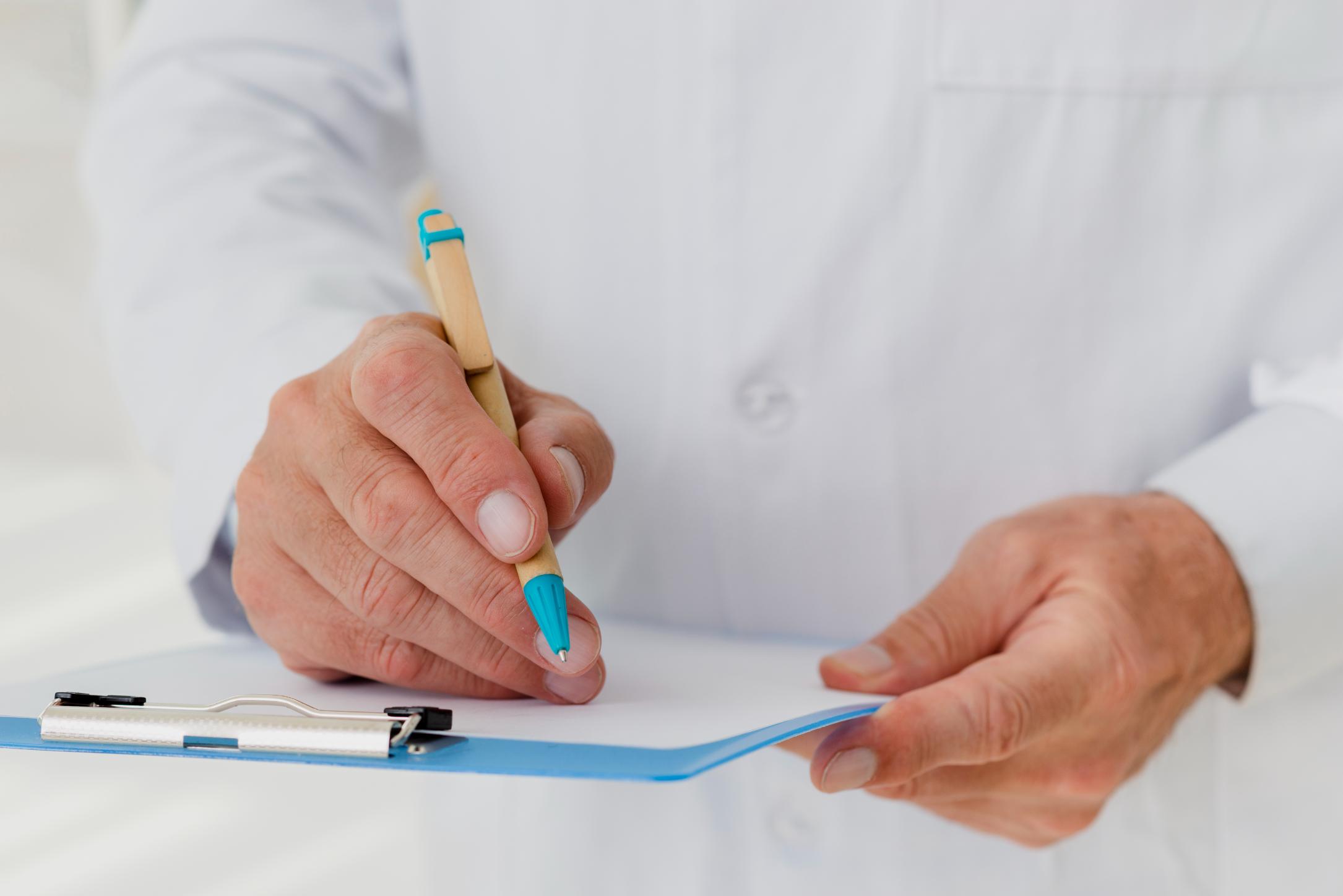 Hpv pozitiv - doctor, maini, clipboard